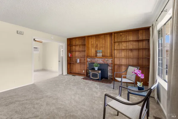 $439,500 | 265 Oak Manor Drive, Ukiah, CA 95482