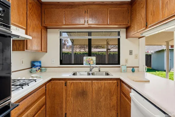 $439,500 | 265 Oak Manor Drive, Ukiah, CA 95482