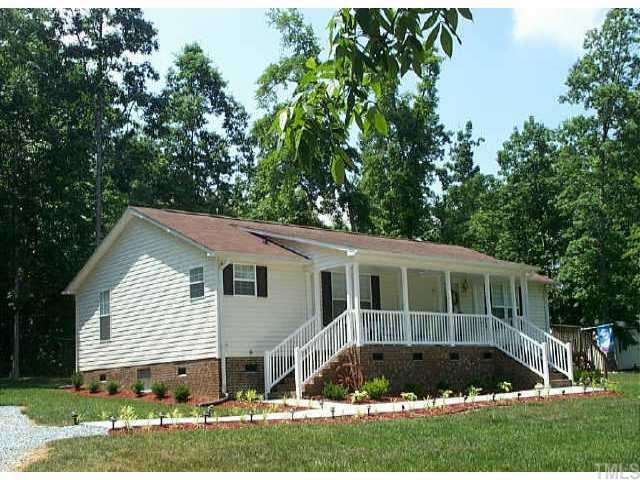 a view of house with a yard