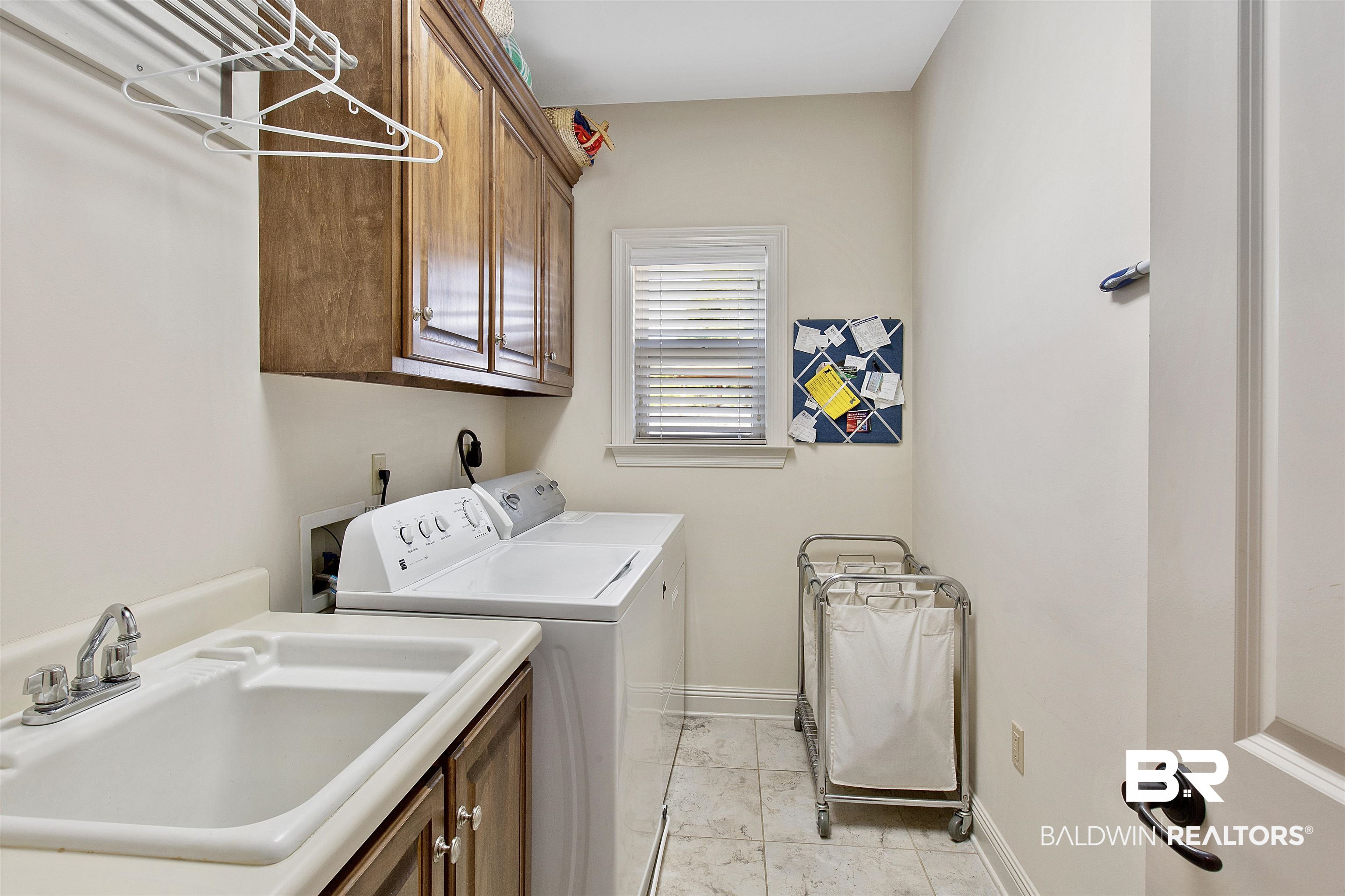 112 Pinnacle Court Fairhope, AL 36532 - Photo 30 of 44 Laundry Room