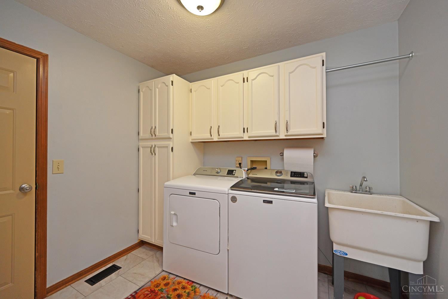 3444 Cutter Lane Maineville, OH 45039 - Photo 24 of 62 1st floor laundry!