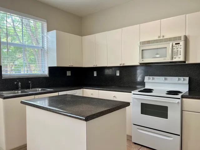 $2,400 | 3507 Shoma Drive, Royal Palm Beach, FL 33414