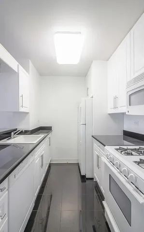 $4,350 | 400 East 71st Street, Unit 16V | Lenox Hill