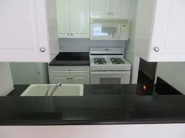 $4,350 | 400 East 71st Street, Unit 16V | Lenox Hill