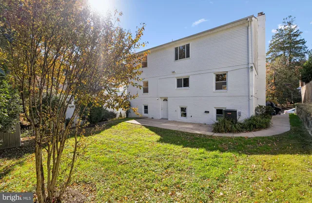 a view of back yard of the house