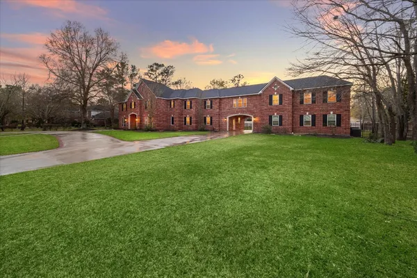 $1,789,000 | 15 Enchanted Woods Drive, Kingwood, TX 77339