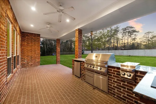 $1,789,000 | 15 Enchanted Woods Drive, Kingwood, TX 77339