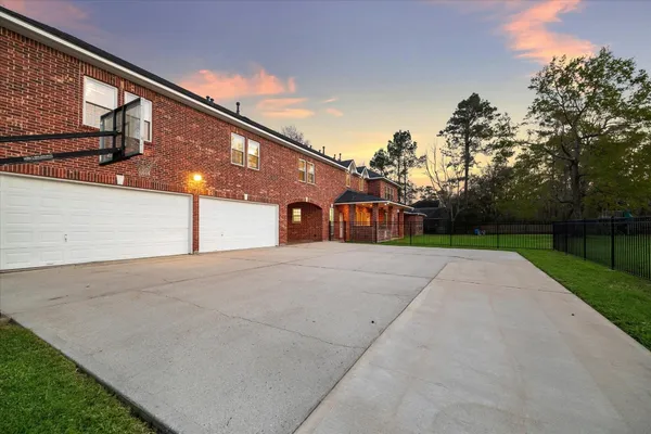 $1,789,000 | 15 Enchanted Woods Drive, Kingwood, TX 77339