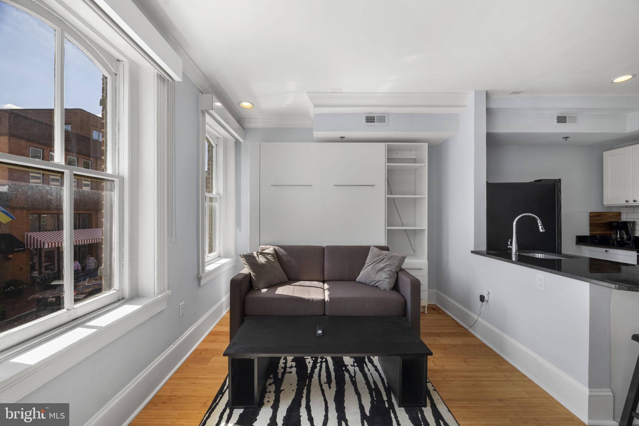 180 Main Street, Unit 202 Annapolis, MD 21401 - Photo 11 of 17 a view of a livingroom with furniture and windows