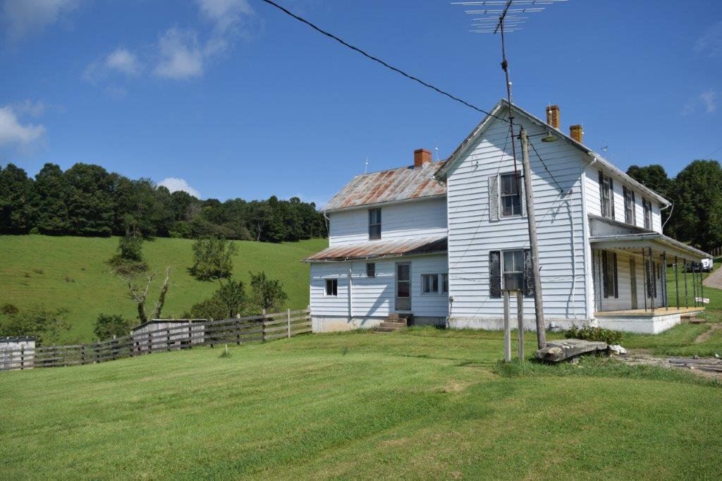 272 Boone Road Southwest Willis, VA 24380 - Photo 2 of 21 DSC_0967