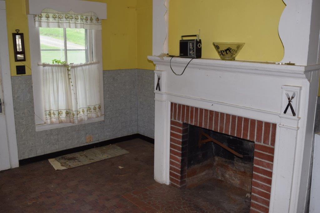 272 Boone Road Southwest Willis, VA 24380 - Photo 11 of 21 DSC_0952
