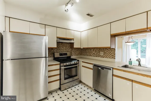 $2,800 | 21 Eddlewood Place, Mount Laurel, NJ 08054