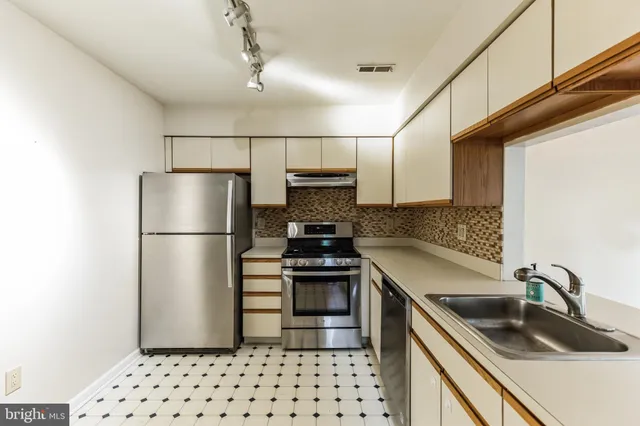 $2,800 | 21 Eddlewood Place, Mount Laurel, NJ 08054