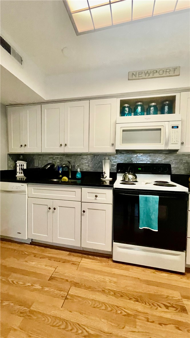 106 Swinburne Row Newport, RI 02840 - Photo 7 of 21