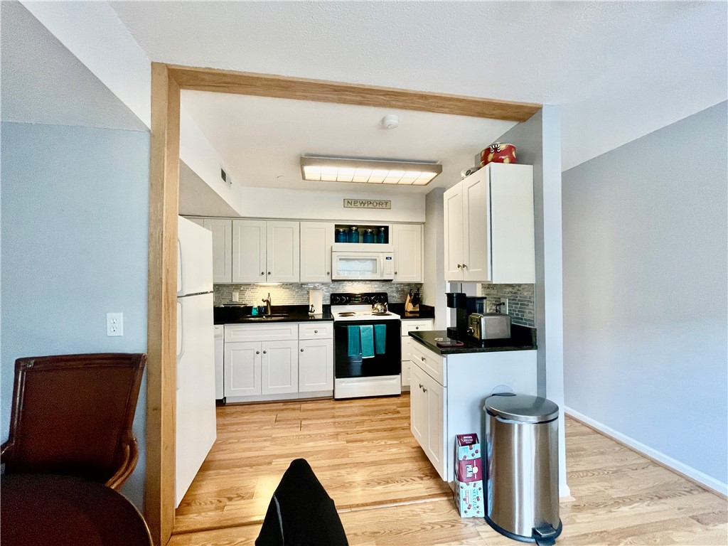 106 Swinburne Row Newport, RI 02840 - Photo 8 of 21