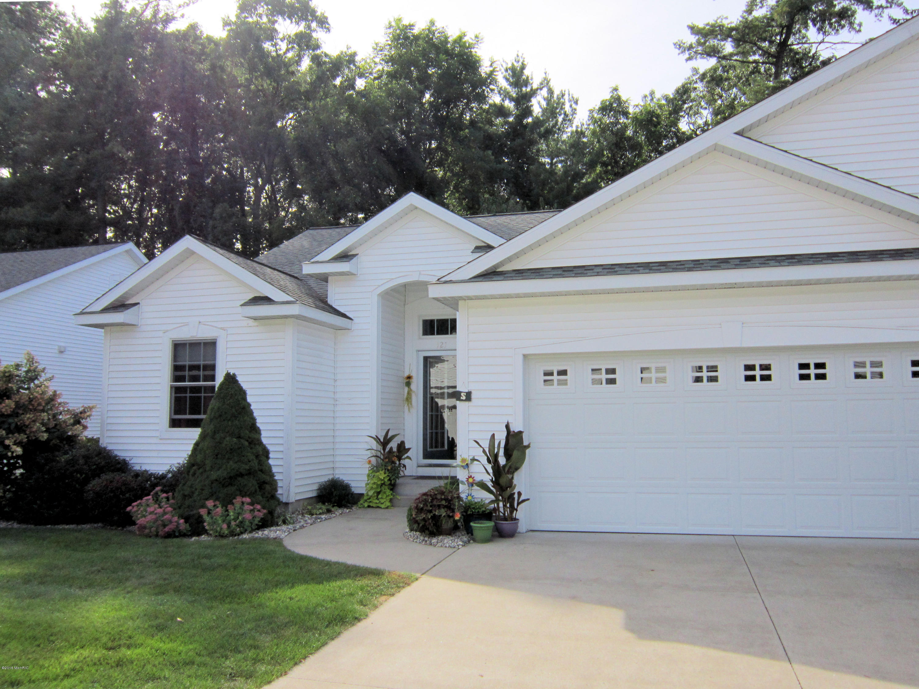 121 Stone Gate Court Spring Lake, MI 49456 - Photo 2 of 32 2