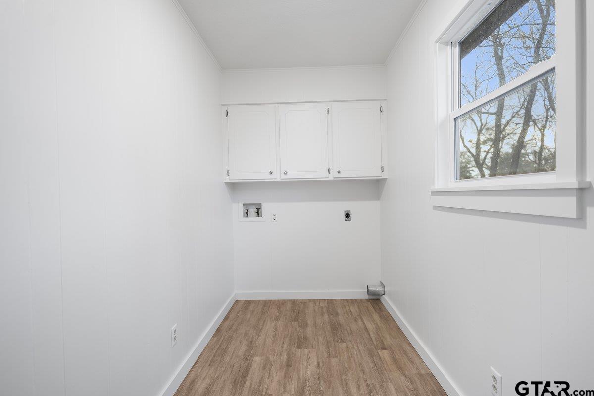 585 Highway 149 Tatum, TX 75691 - Photo 34 of 45 a view of small space with wooden floor and a window