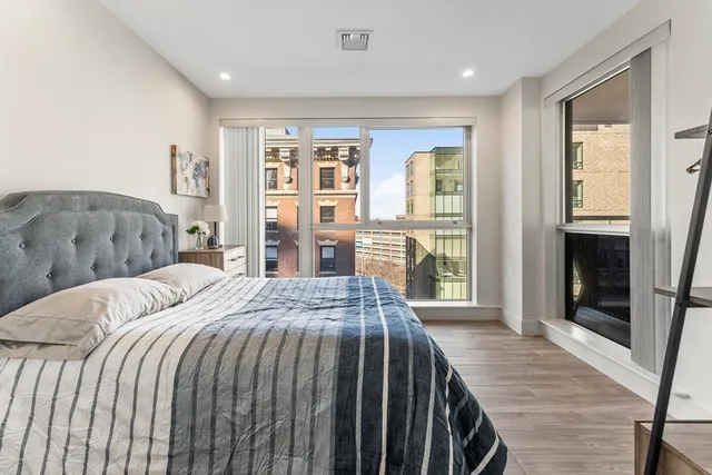 $1,650,000 | 101 Broad Street, Unit 8C, Boston, MA 02110
