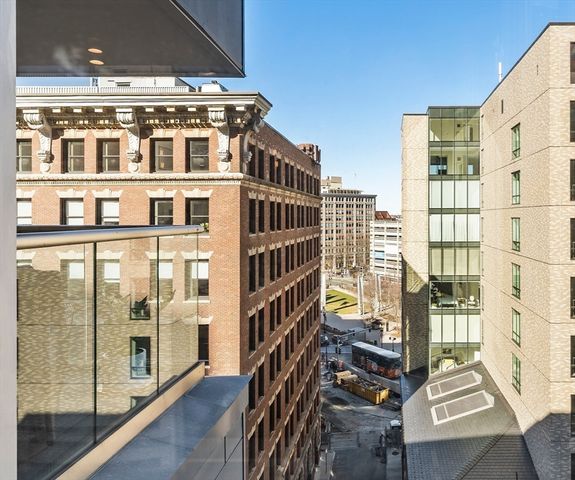 $1,650,000 | 101 Broad Street, Unit 8C, Boston, MA 02110