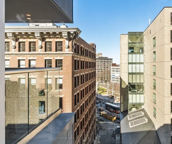 $1,650,000 | 101 Broad Street, Unit 8C, Boston, MA 02110