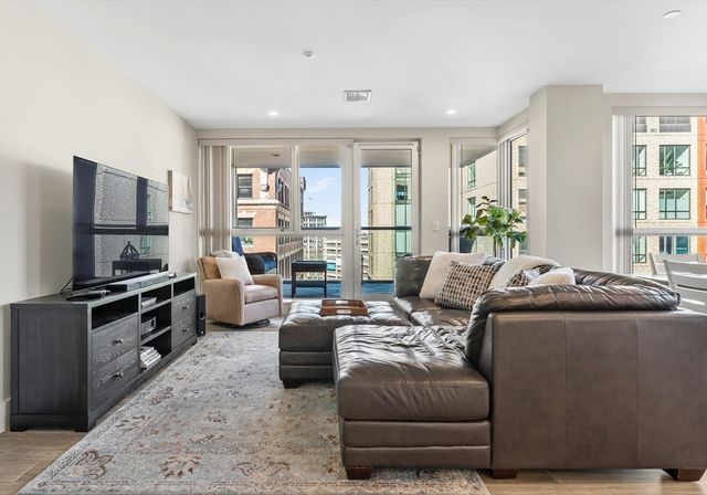 $1,650,000 | 101 Broad Street, Unit 8C, Boston, MA 02110