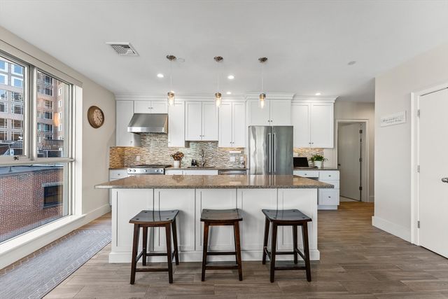 $1,650,000 | 101 Broad Street, Unit 8C, Boston, MA 02110