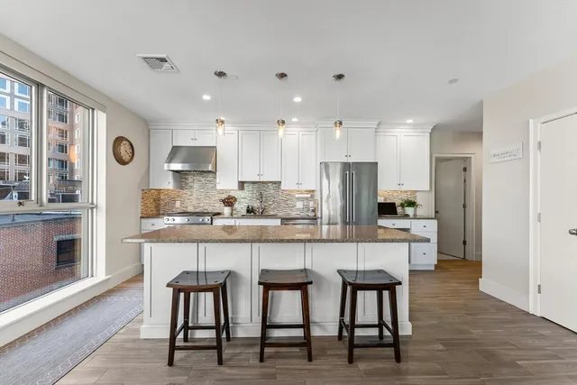 $1,650,000 | 101 Broad Street, Unit 8C, Boston, MA 02110