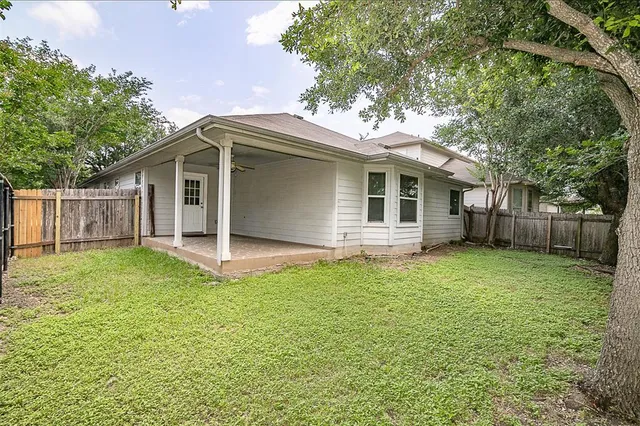 a view of a house with a backyard