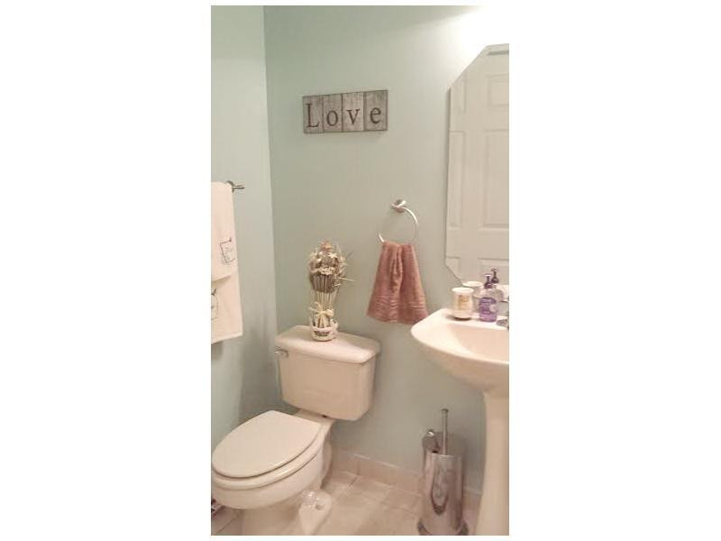 3104 Laurel Ridge Circle, Unit 3104 Riviera Beach, FL 33404 - Photo 7 of 23 Bathroom