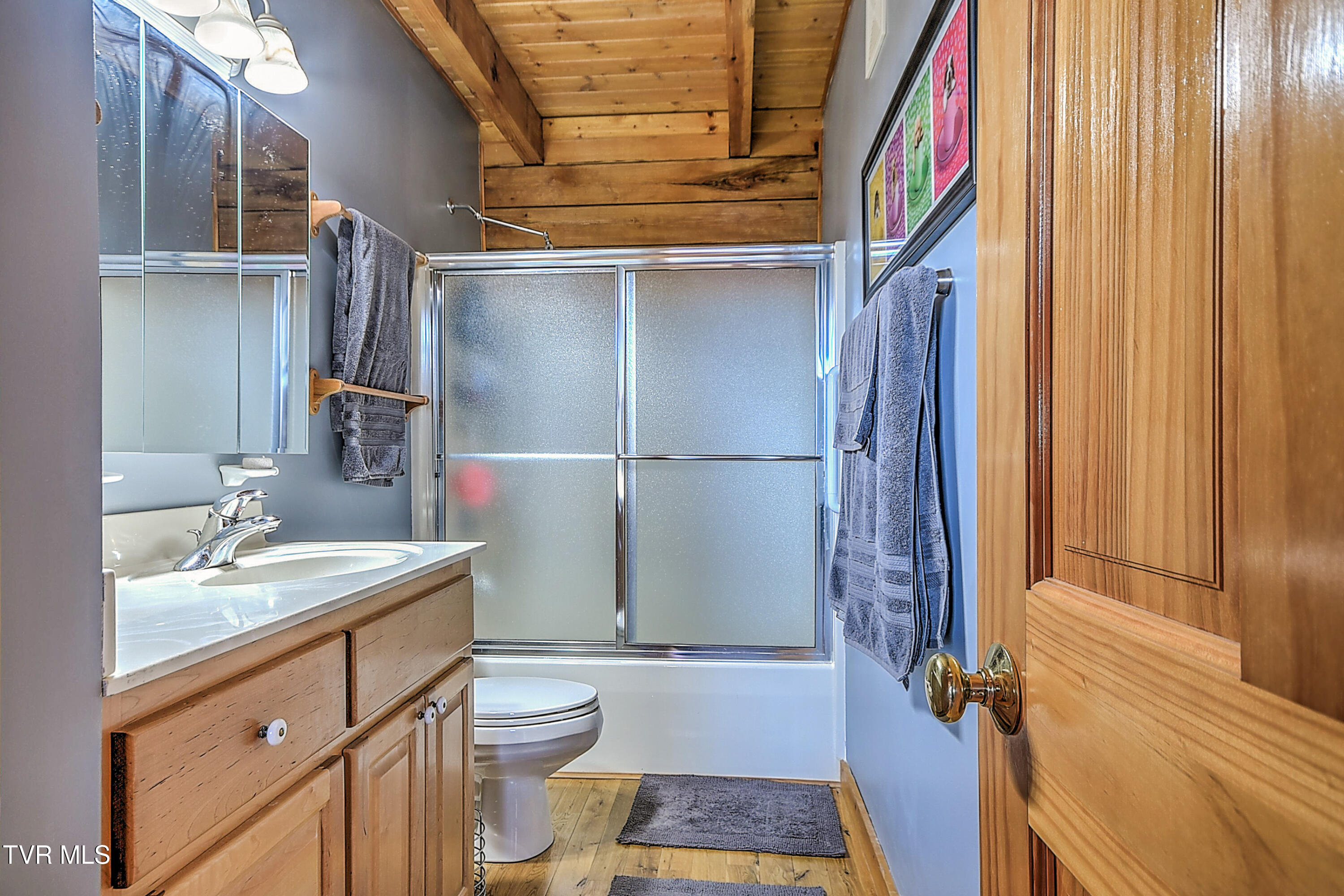 807 Vista Road Butler, TN 37640 - Photo 17 of 61 Full Bathroom