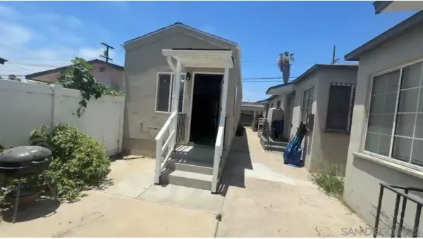 $2,000 | 3772 Menlo Avenue, San Diego, CA 92105