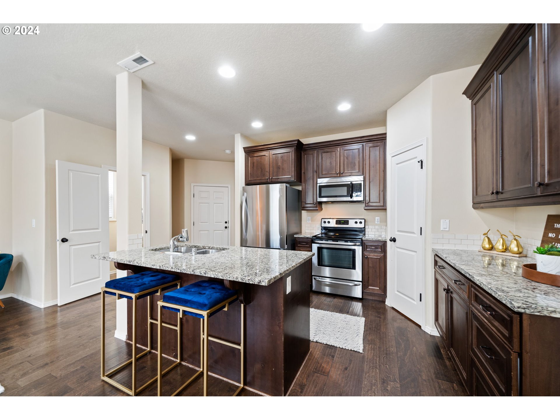 1408 Northeast 170th Circle Ridgefield, WA 98642 - Photo 11 of 35 Gallery Image 11