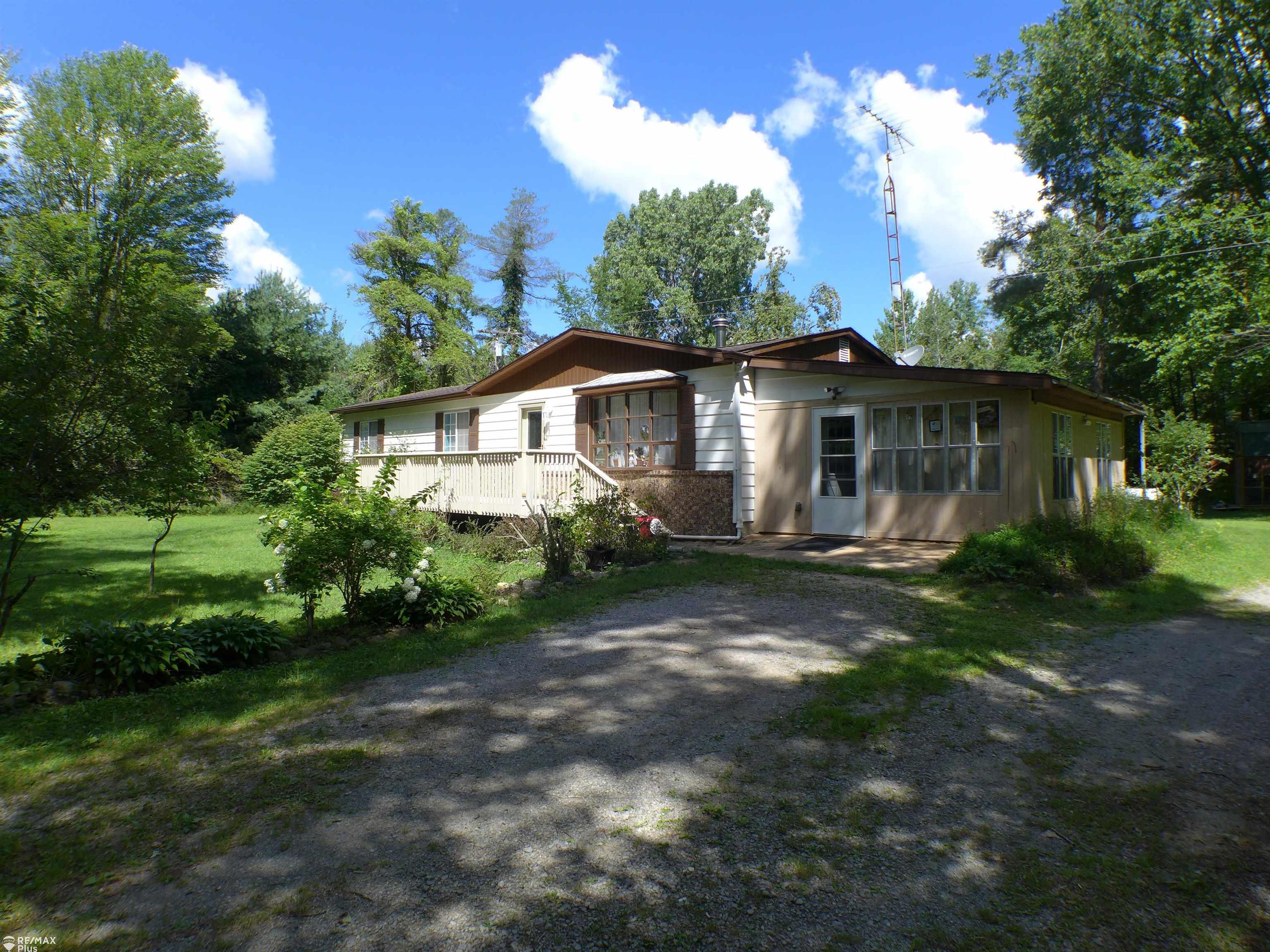 4696 Hanes Road Vassar, MI 48768 - Photo 1 of 32