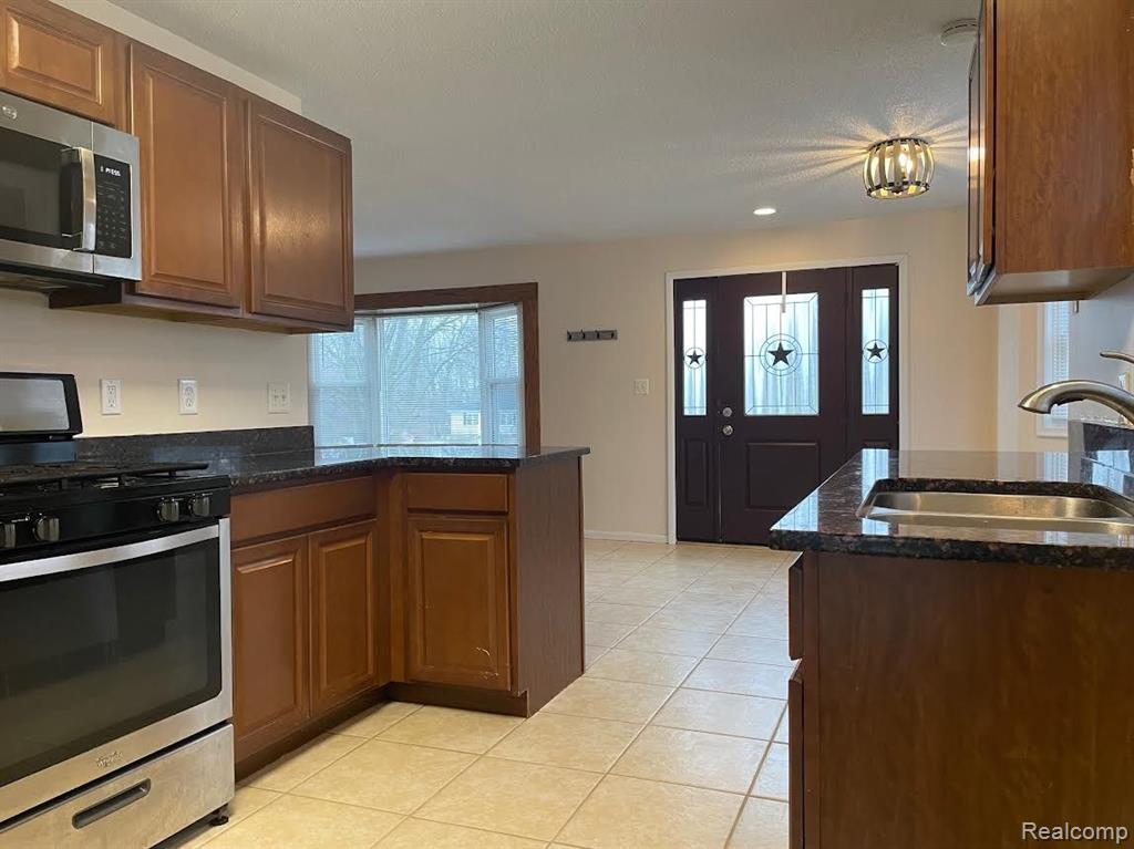6637 Hitchingham Road Ypsilanti, MI 48197 - Photo 4 of 23