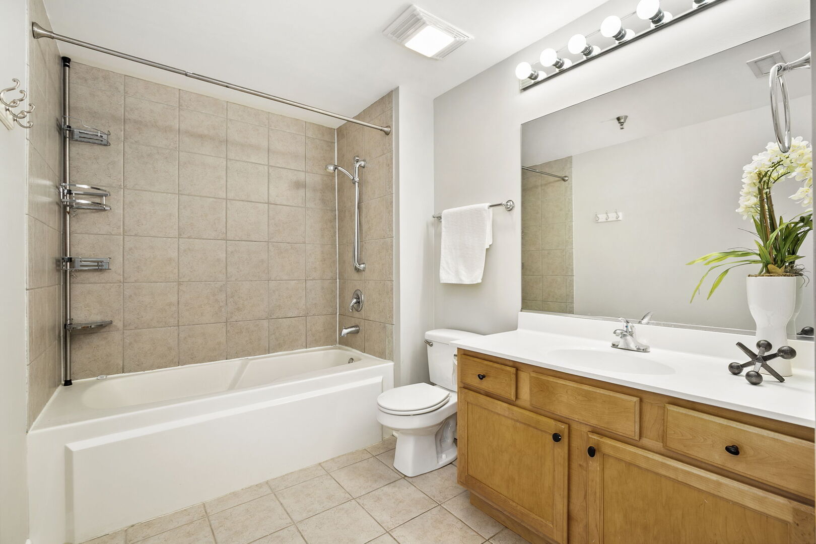 3232 North Halsted Street, Unit D810 Chicago, IL 60657 - Photo 11 of 16