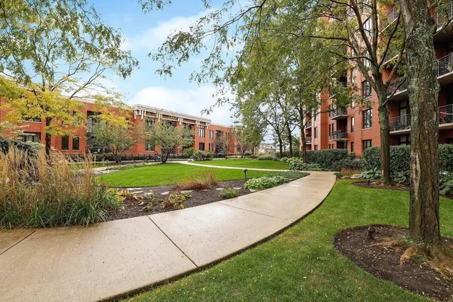 $385,000 | 3232 North Halsted Street, Unit D810, Chicago, IL 60657