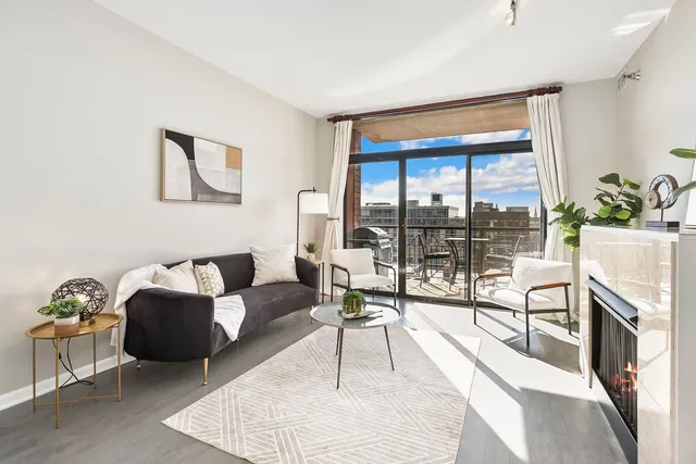 $385,000 | 3232 North Halsted Street, Unit D810, Chicago, IL 60657