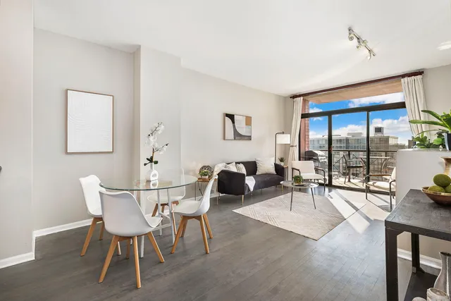 $385,000 | 3232 North Halsted Street, Unit D810, Chicago, IL 60657