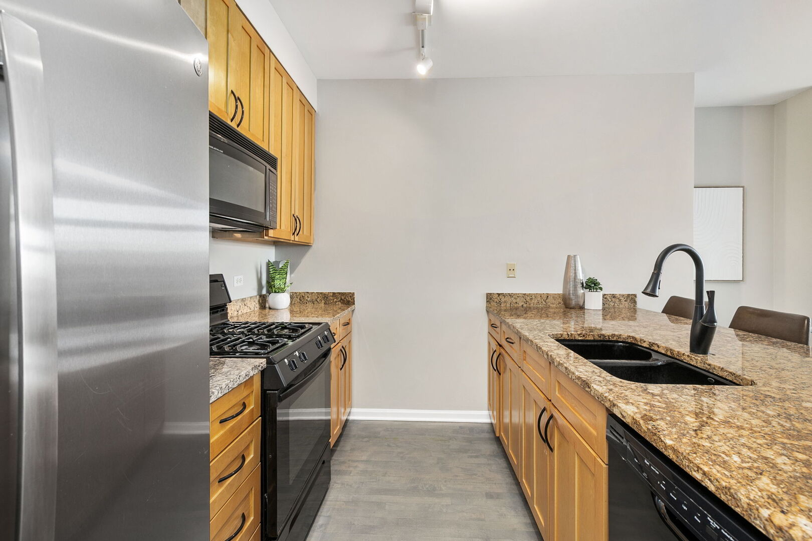 3232 North Halsted Street, Unit D810 Chicago, IL 60657 - Photo 6 of 16