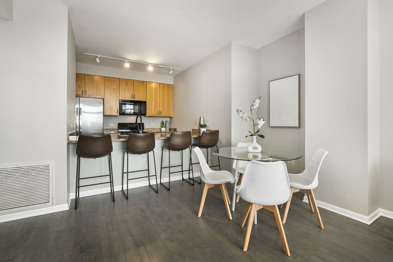 3232 North Halsted Street, Unit D810 Chicago, IL 60657 - Photo 8 of 16