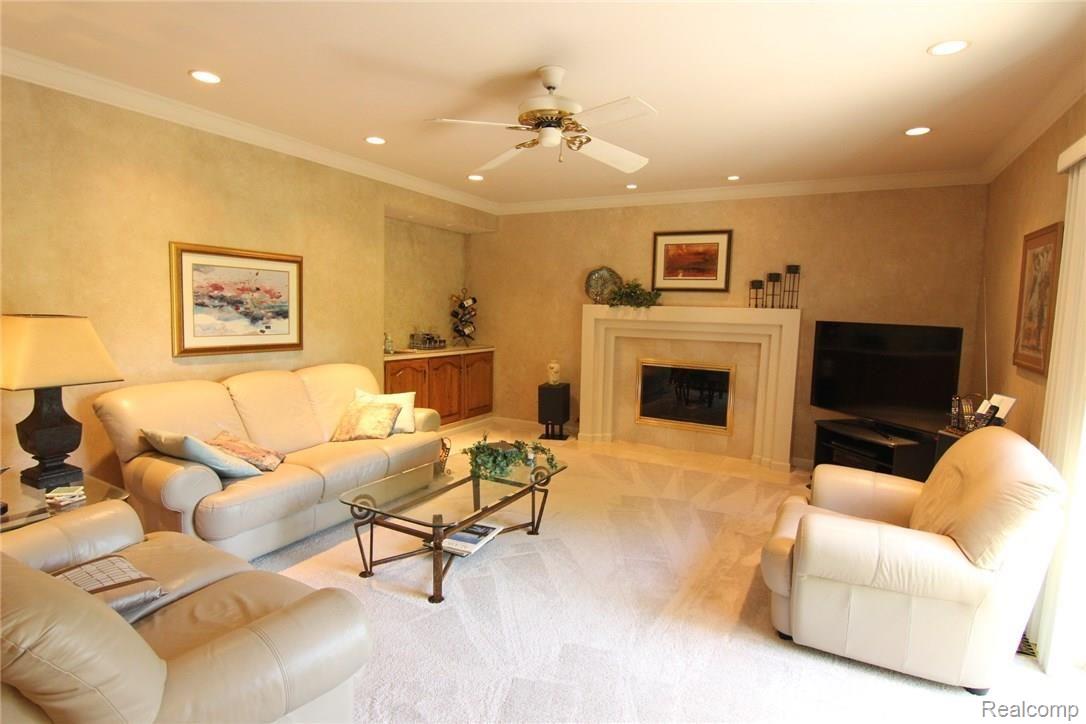 710 Lion Street Rochester, MI 48307 - Photo 17 of 40 Family Room (3).JPG