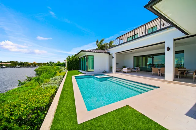 a view of entryway with livingroom and furniture