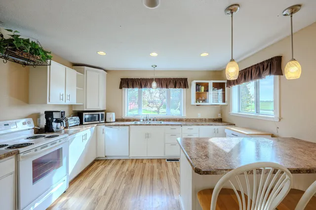 $550,000 | 2233 Great Divide Road Northwest, Puposky, MN 56667