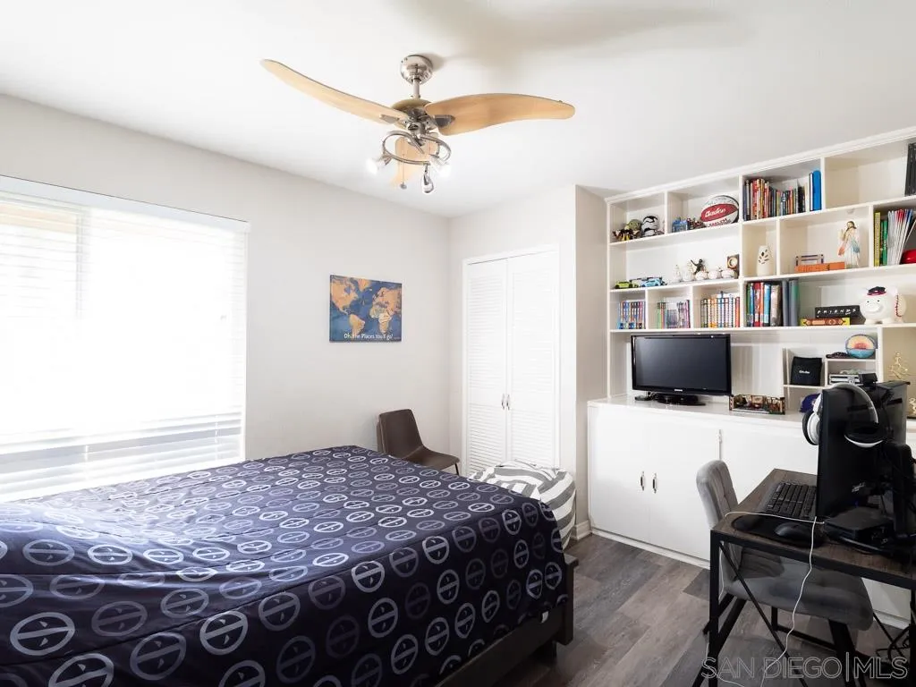 14018 Twin Peaks Road Poway, CA 92064 - Photo 15 of 27 a bedroom with a workspace