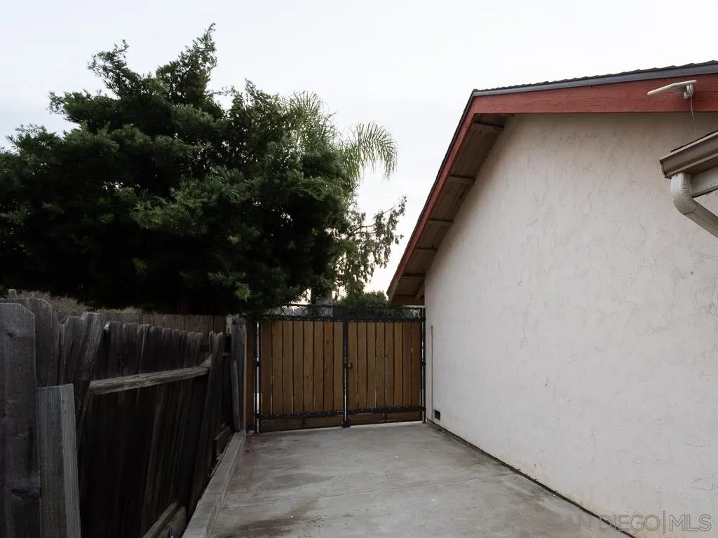14018 Twin Peaks Road Poway, CA 92064 - Photo 22 of 27