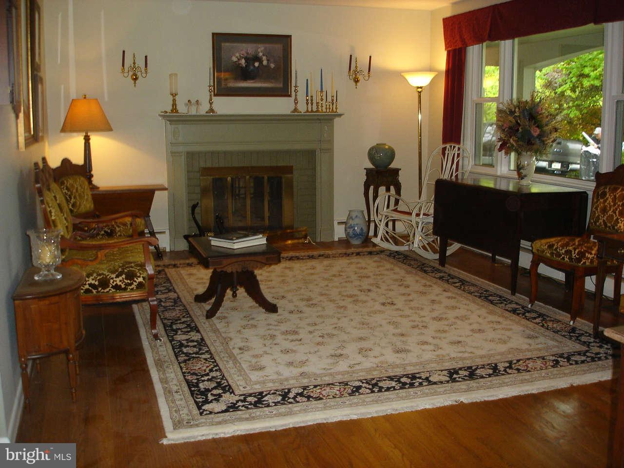 2529 McKenzie Road Ellicott City, MD 21042 - Photo 2 of 30 Living Room