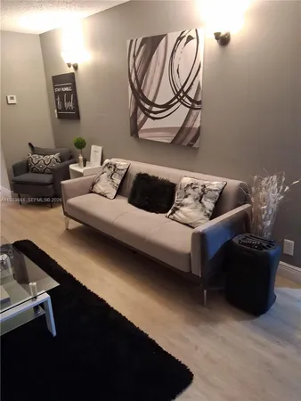 $1,950 | 9450 Live Oak Place, Unit 408, Davie, FL 33324