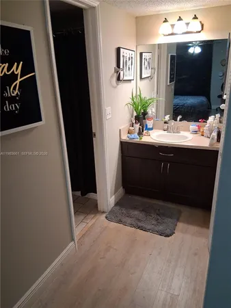 $1,950 | 9450 Live Oak Place, Unit 408, Davie, FL 33324