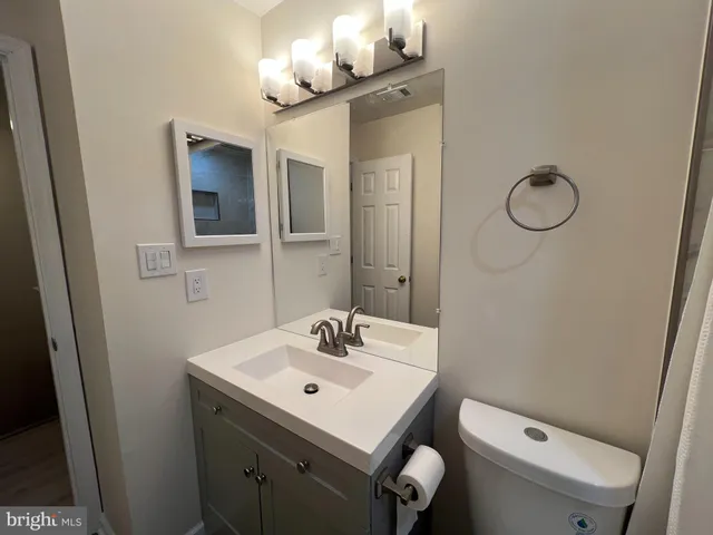 $3,200 | 8922 Royal Astor Way, Fairfax, VA 22031