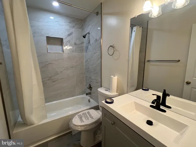 $3,200 | 8922 Royal Astor Way, Fairfax, VA 22031